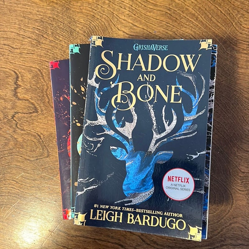 Shadow and bone trilogy 