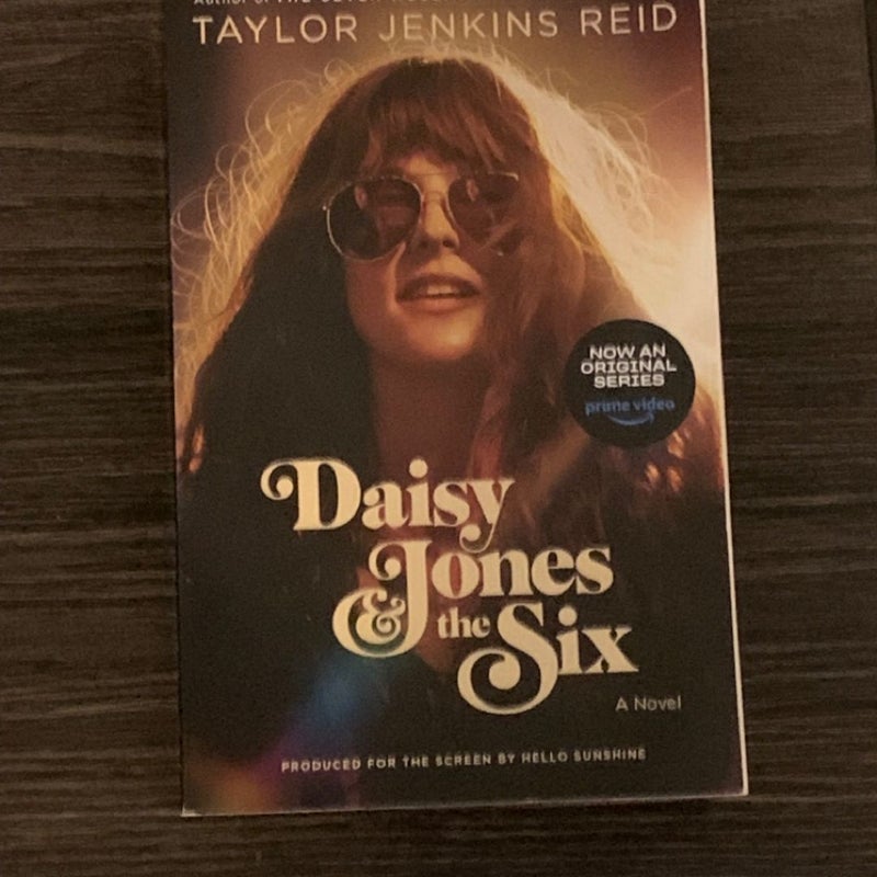 Daisy Jones and the Six (TV Tie-In Edition)