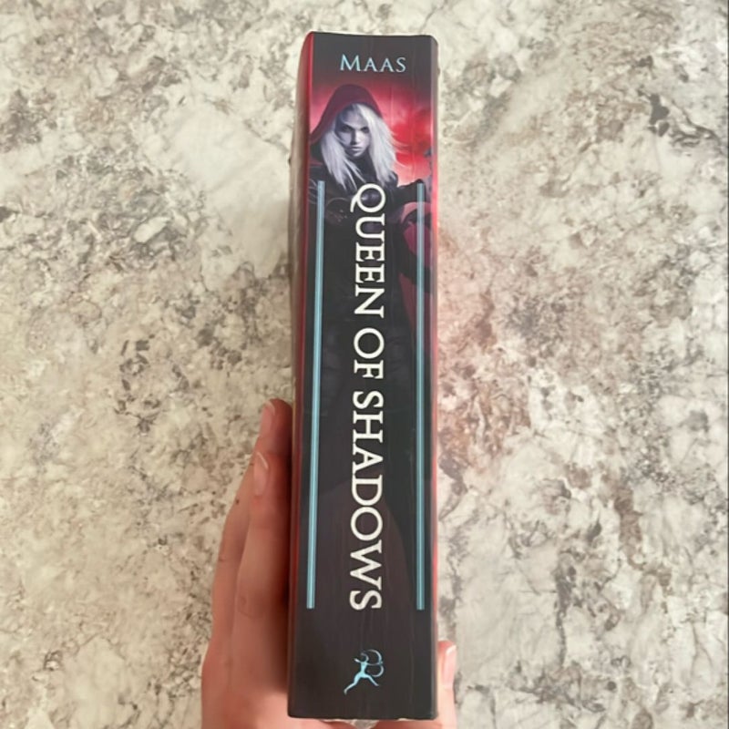 Queen of Shadows - OOP cover