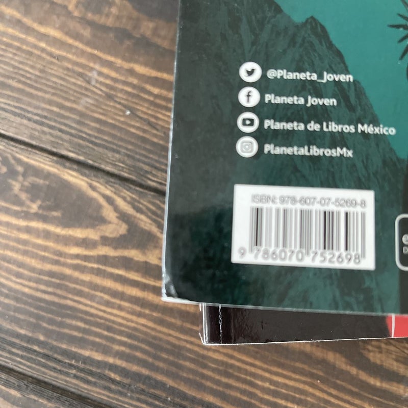 Spanish language set of Sarah J. Maas Books OOP covers