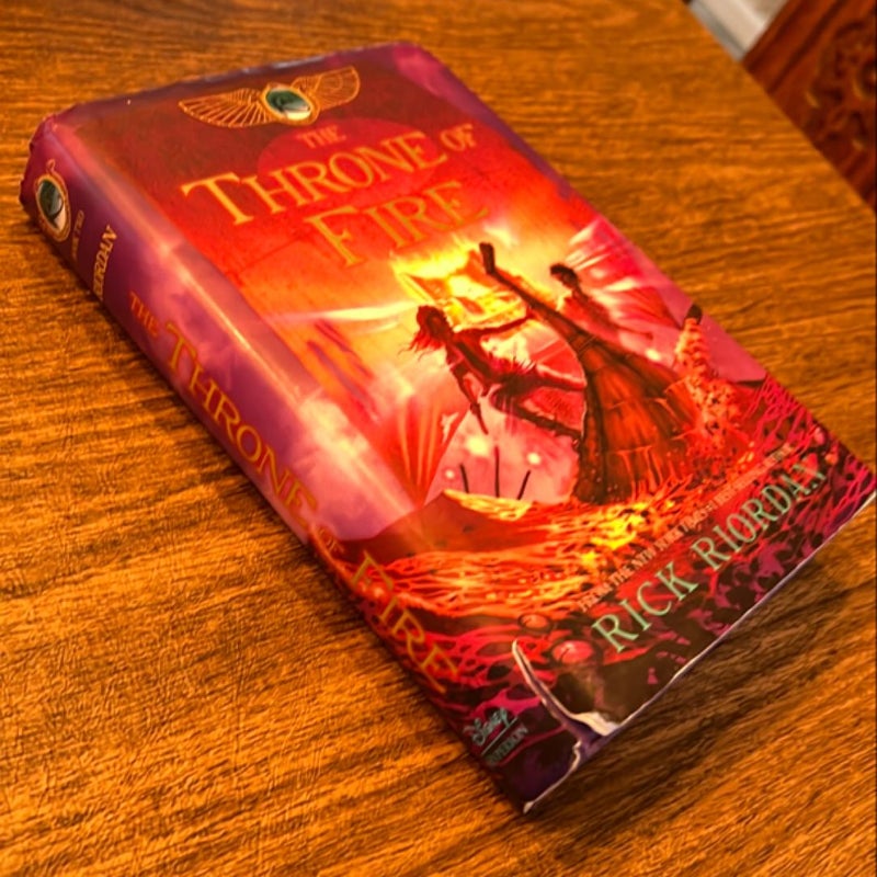 The Throne of Fire (The Kane Chronicles, Book Two)