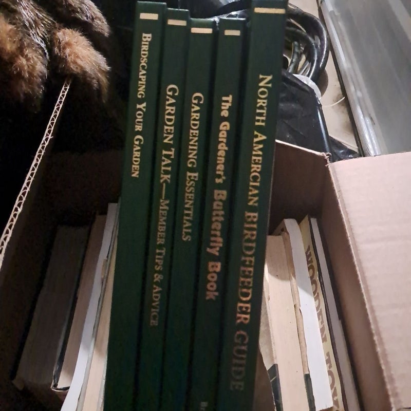 5 Books in this set. 1) North American Birdfeeder Guide 2) The Gardeners Butterfly Book  3)Gardening Essentials 4) Gardening Talk Tips and Advice 5) Birdscaping Your Garden