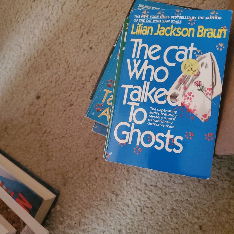 The cat who talked to ghosts 