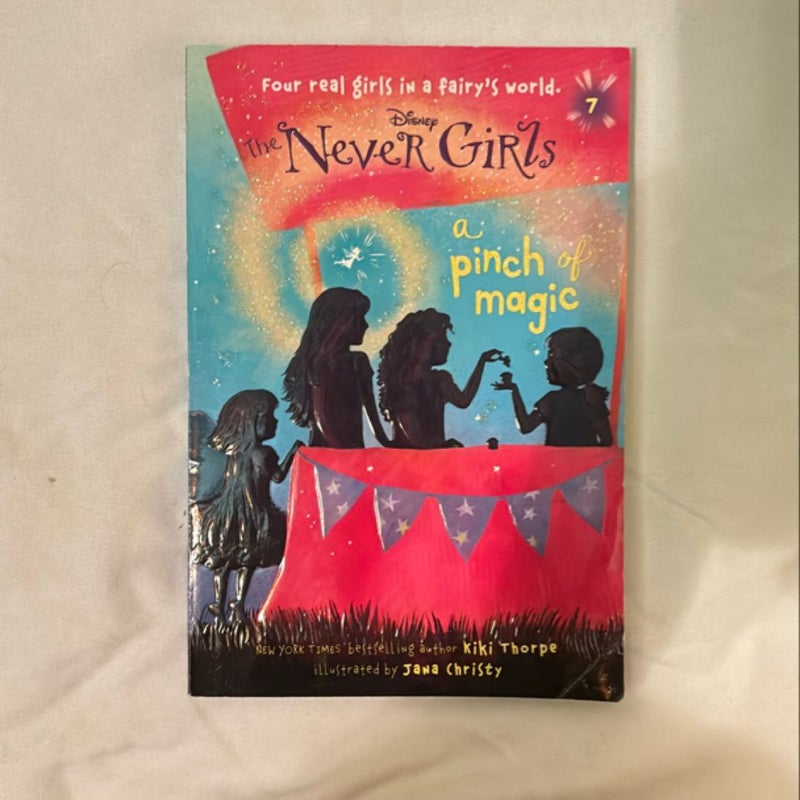 Never Girls #7: a Pinch of Magic (Disney: the Never Girls)