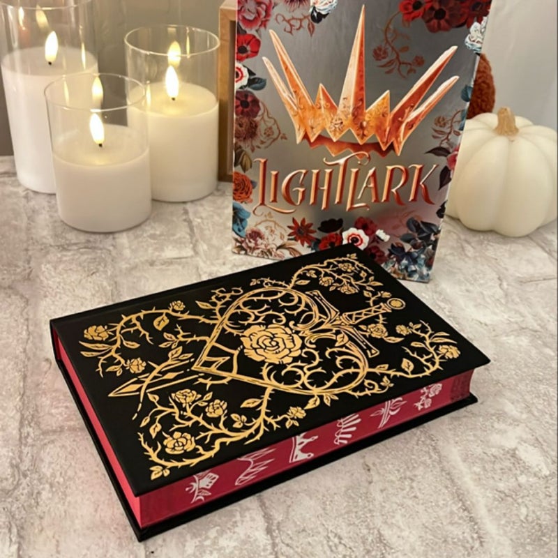 Lightlark (the Lightlark Saga Book 1)