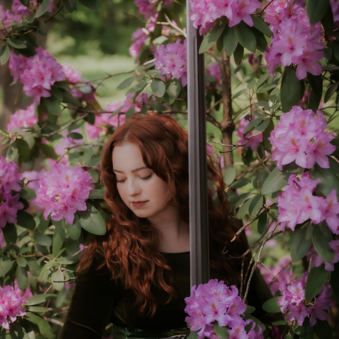 candlelit bookshop 🕯️