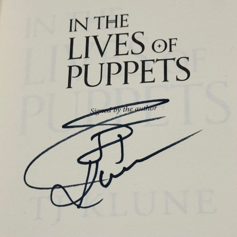 In the Lives of Puppets (Waterstones Exclusive)