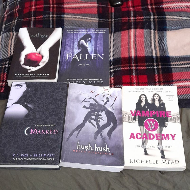 SUPERNATURAL LOVERS BOOK LOT (VAMPIRES, ETC)