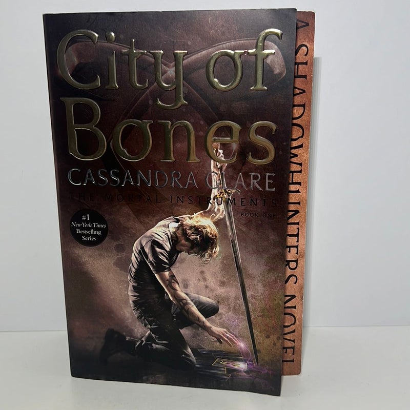 City of Bones (The Mortal Instruments Series, Book 1) 