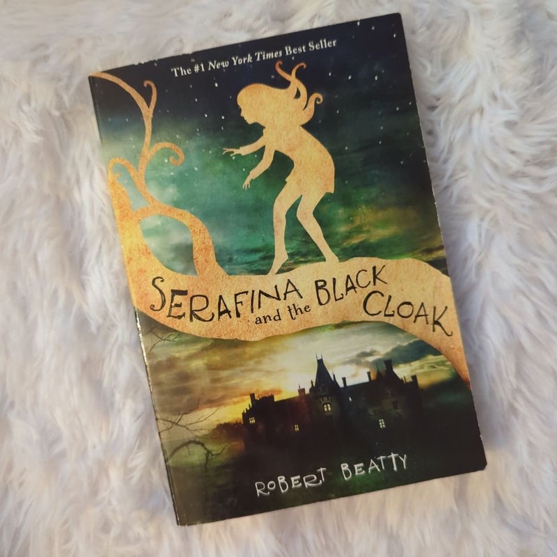 Serafina and the Black Cloak (the Serafina Series Book 1)
