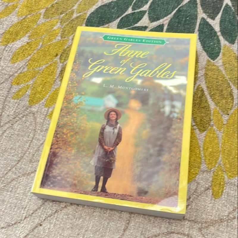 Anne of Green Gables (Green Gables Edition)