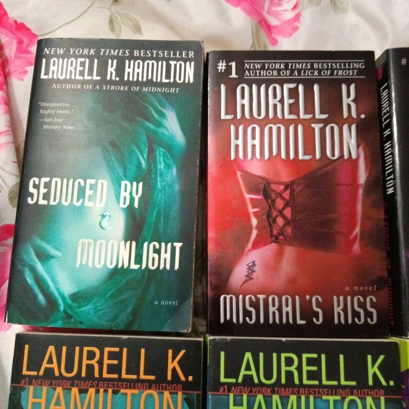 Lot of 6 Laurell K Hamilton books