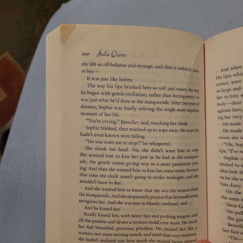 An Offer from a Gentleman by Julia Quinn, Paperback | Pangobooks