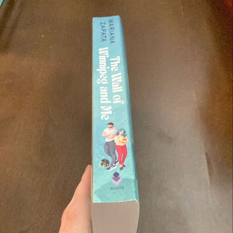 The Wall of Winnipeg and Me by Mariana Zapata, Paperback Pangobooks