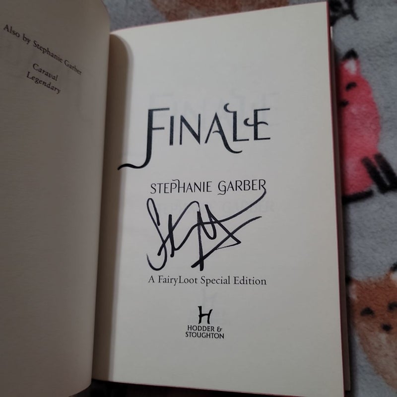 SIGNED! Caraval trilogy! Fairyloot special edition