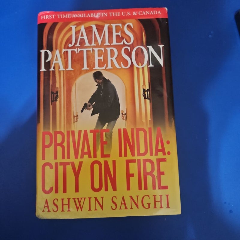 Private India: City On Fire (LARGE PRINT)