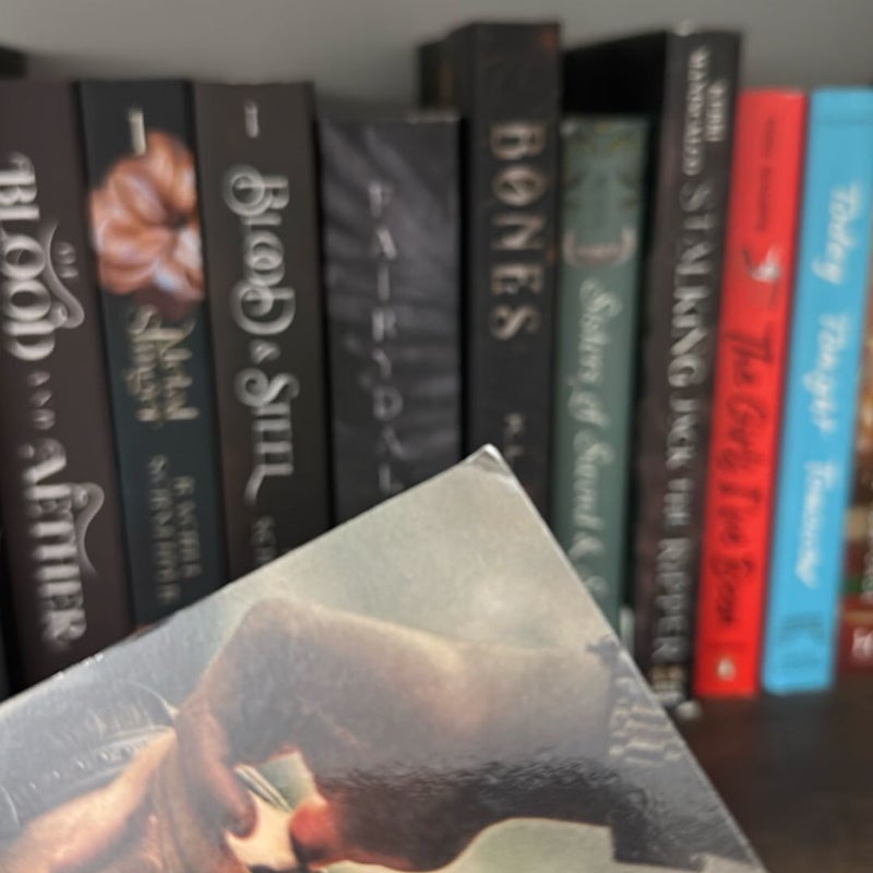 Desolate (Grace Trilogy, Book One) bu Autumn Grey