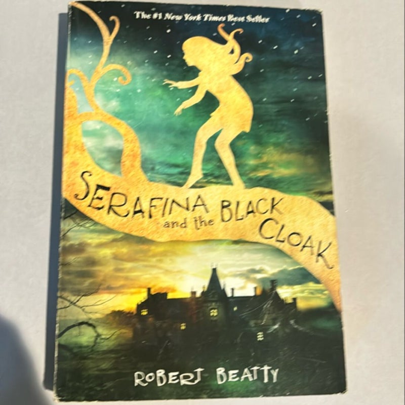 Serafina and the Black Cloak (the Serafina Series Book 1)