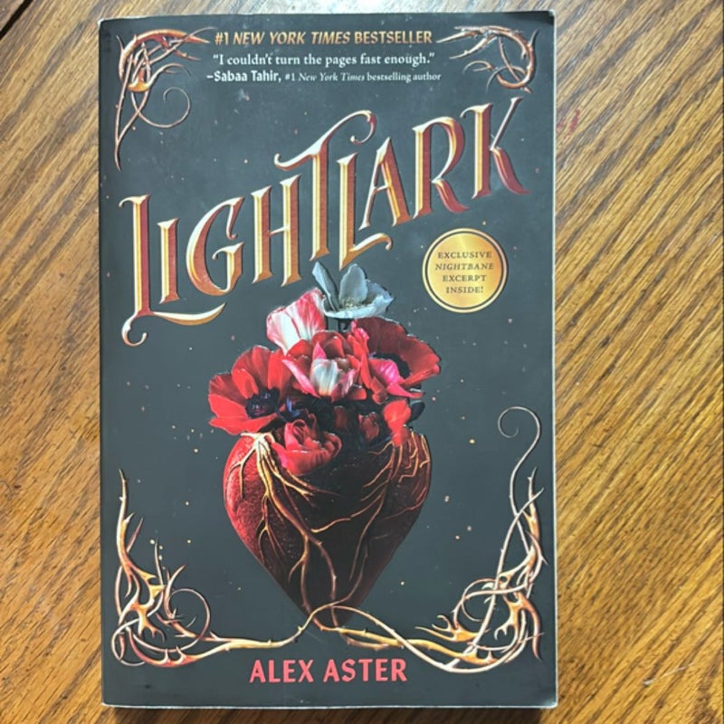 Lightlark (the Lightlark Saga Book 1)