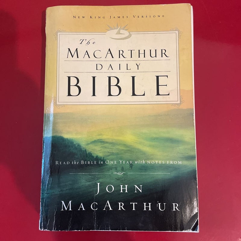 The MacArthur Daily Bible