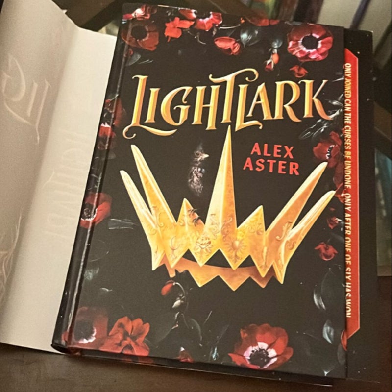Lightlark (Special Edition) with Page Overlays