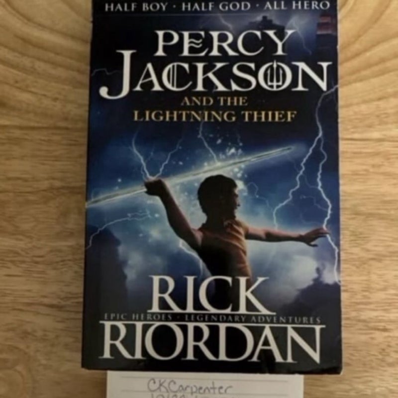 Percy Jackson and the Olympians: The Lightning Thief (Percy Jackson and the Olympians, Book One)