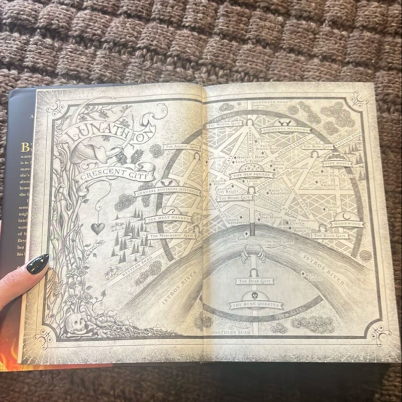 House of Flame and Shadow: Barnes & and Noble Exculsive 