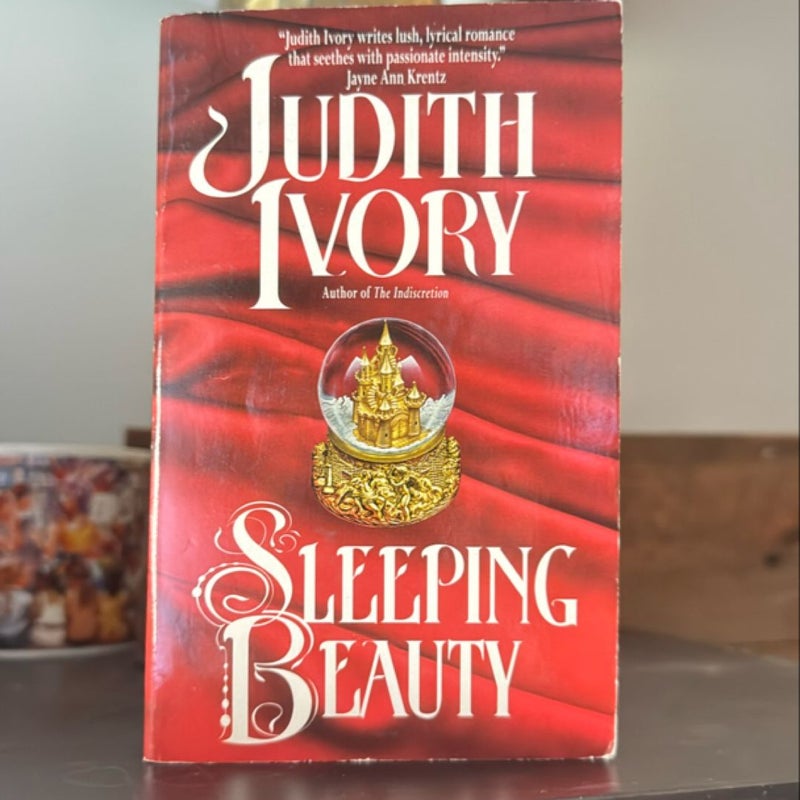 Sleeping Beauty - Avon Romantic Treasure Clinch Cover, Vintage