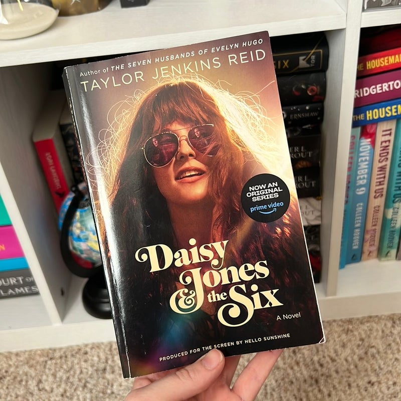 Daisy Jones and the Six (TV Tie-In Edition)