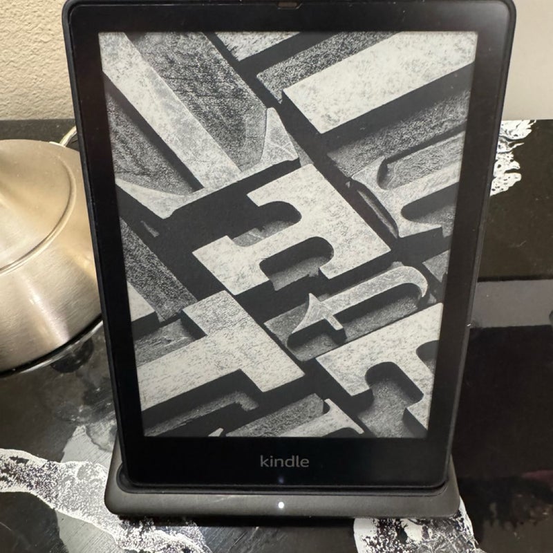 Kindle Signature Paperwhite 11th Gen 32 GB NO ADS WITH WIRELESS CHARGING DOCK