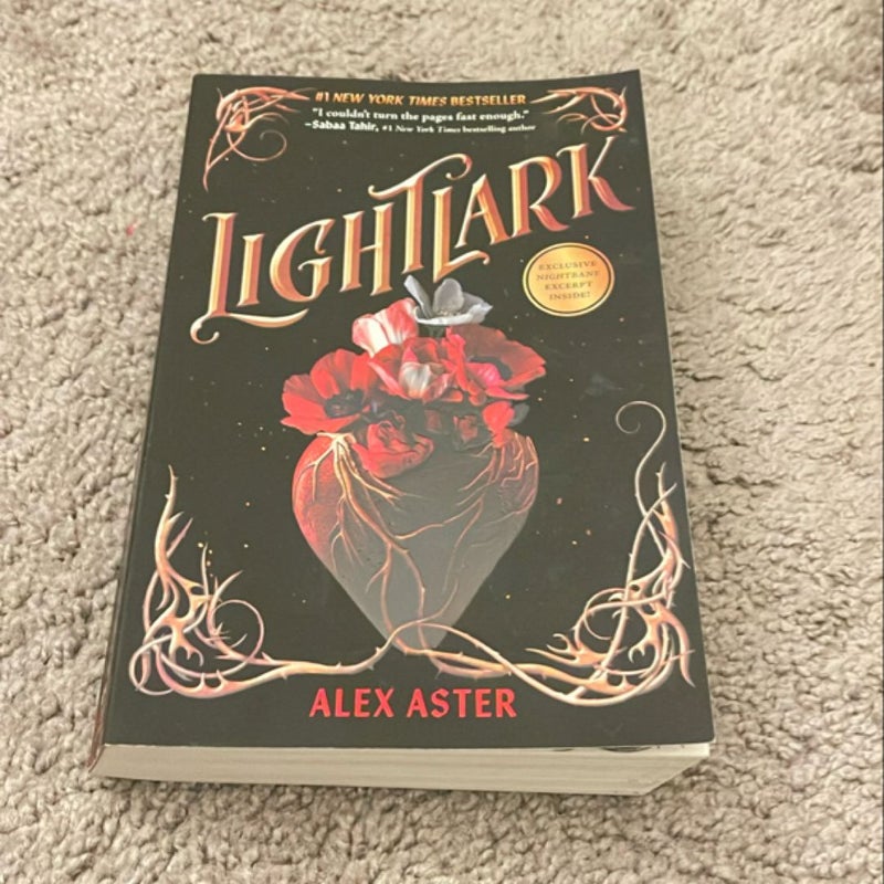 Lightlark (the Lightlark Saga Book 1)