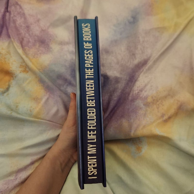 Shatter Me Collector's Deluxe Limited Edition