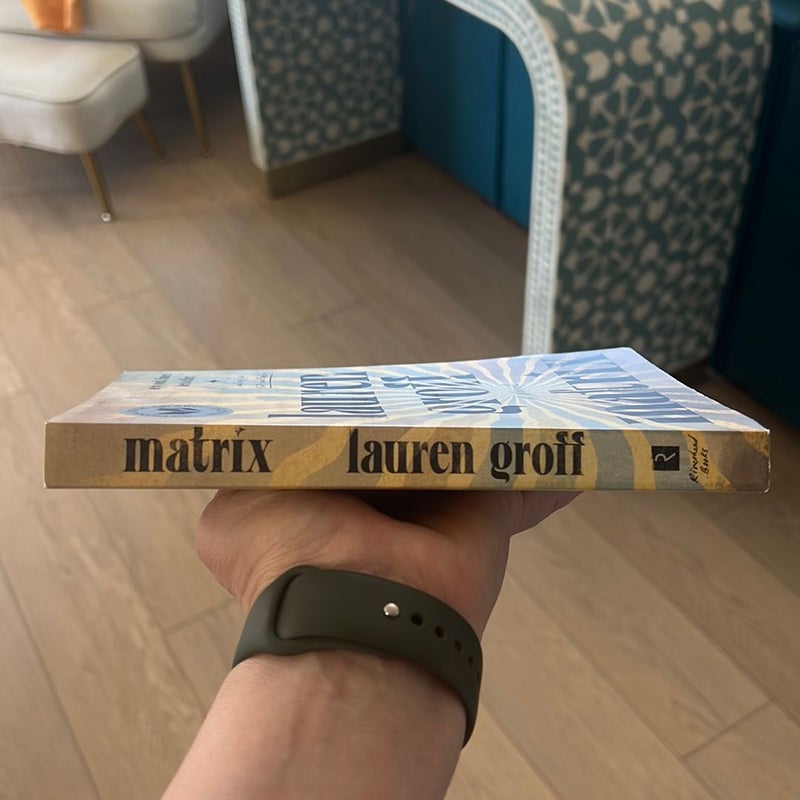 Matrix by Lauren Groff, Paperback Pangobooks