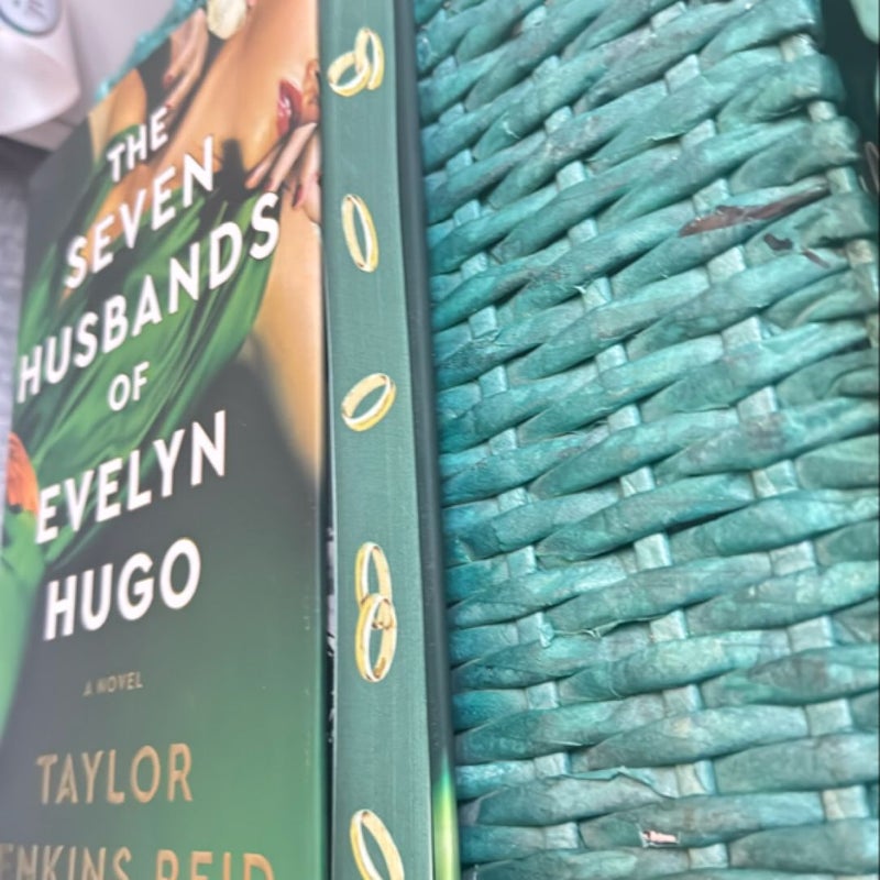 The Seven Husbands of Evelyn Hugo: Deluxe Edition Hardcover