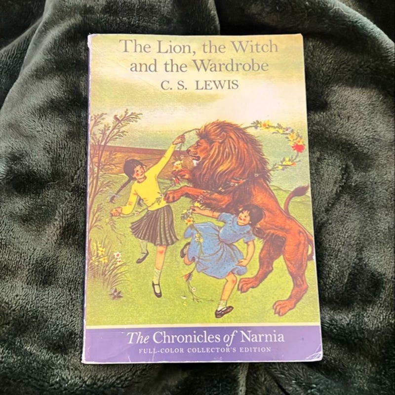 The Lion, the Witch and the Wardrobe: Full Color Edition