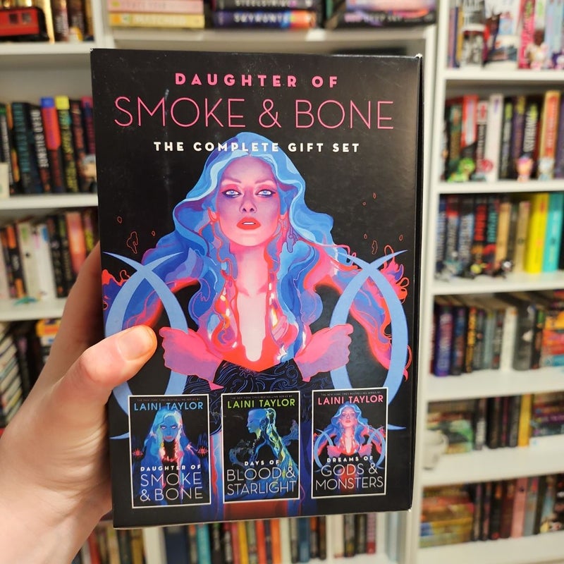 Daughter of Smoke and Bone: the Complete Gift Set