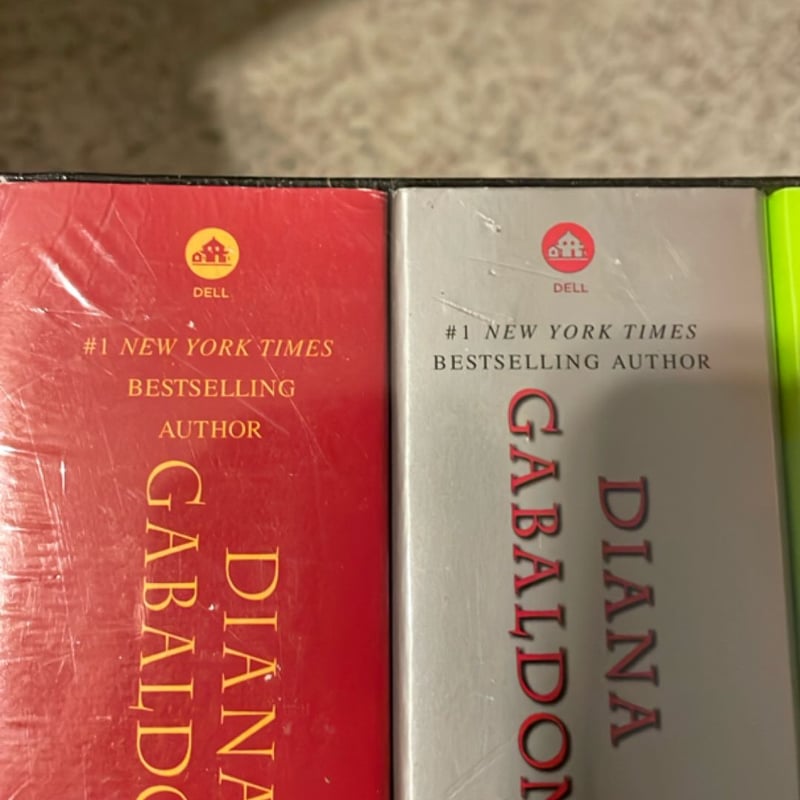 Outlander Volumes 5-8 (4-Book Boxed Set)