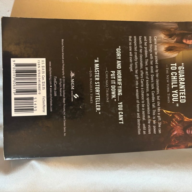 Carrie (Movie Tie-In Edition)