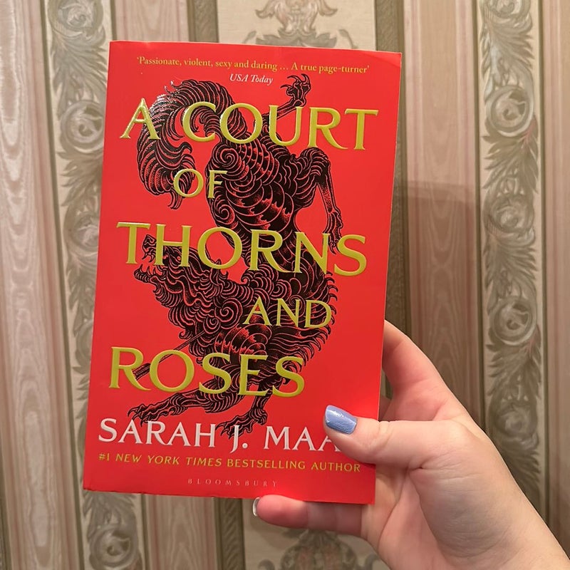 A Court of Thorns and Roses (UK Printing)