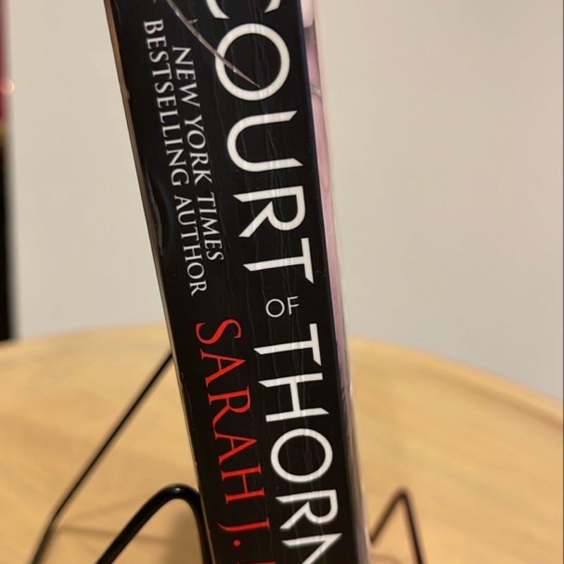 A Court of Thorns and Roses UK OOP