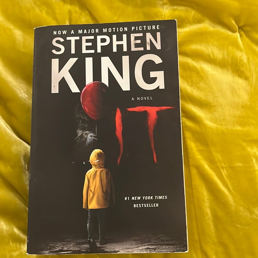 It: A Novel: 9781501175466: King, Stephen: Books 