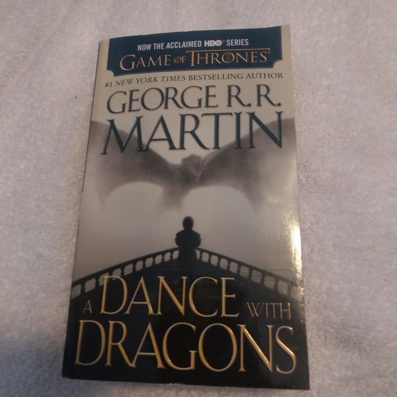A Dance with Dragons (HBO Tie-In Edition): a Song of Ice and Fire: Book Five
