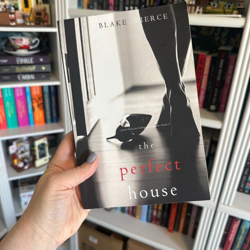 The Perfect House (a Jessie Hunt Psychological Suspense Thriller-Book Three)