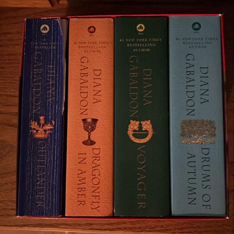 Outlander 4-Copy Boxed Set
