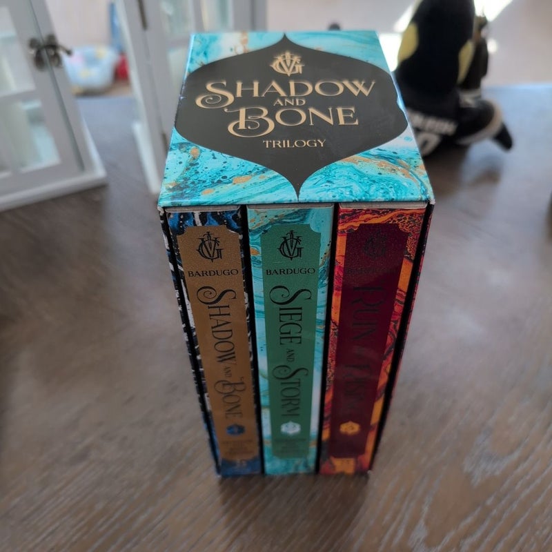 The Shadow and Bone Trilogy Boxed Set