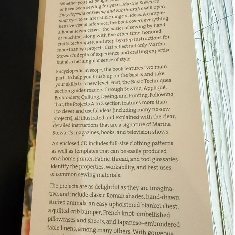 Martha Stewart's Encyclopedia of Sewing and Fabric Crafts
