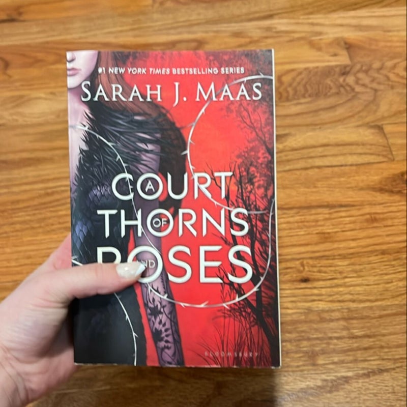 A Court of Thorns and Roses [Out of Print/Original Covers (COMPLETE 4 BOOKS WITH NOVELLA: 1-3.5)]