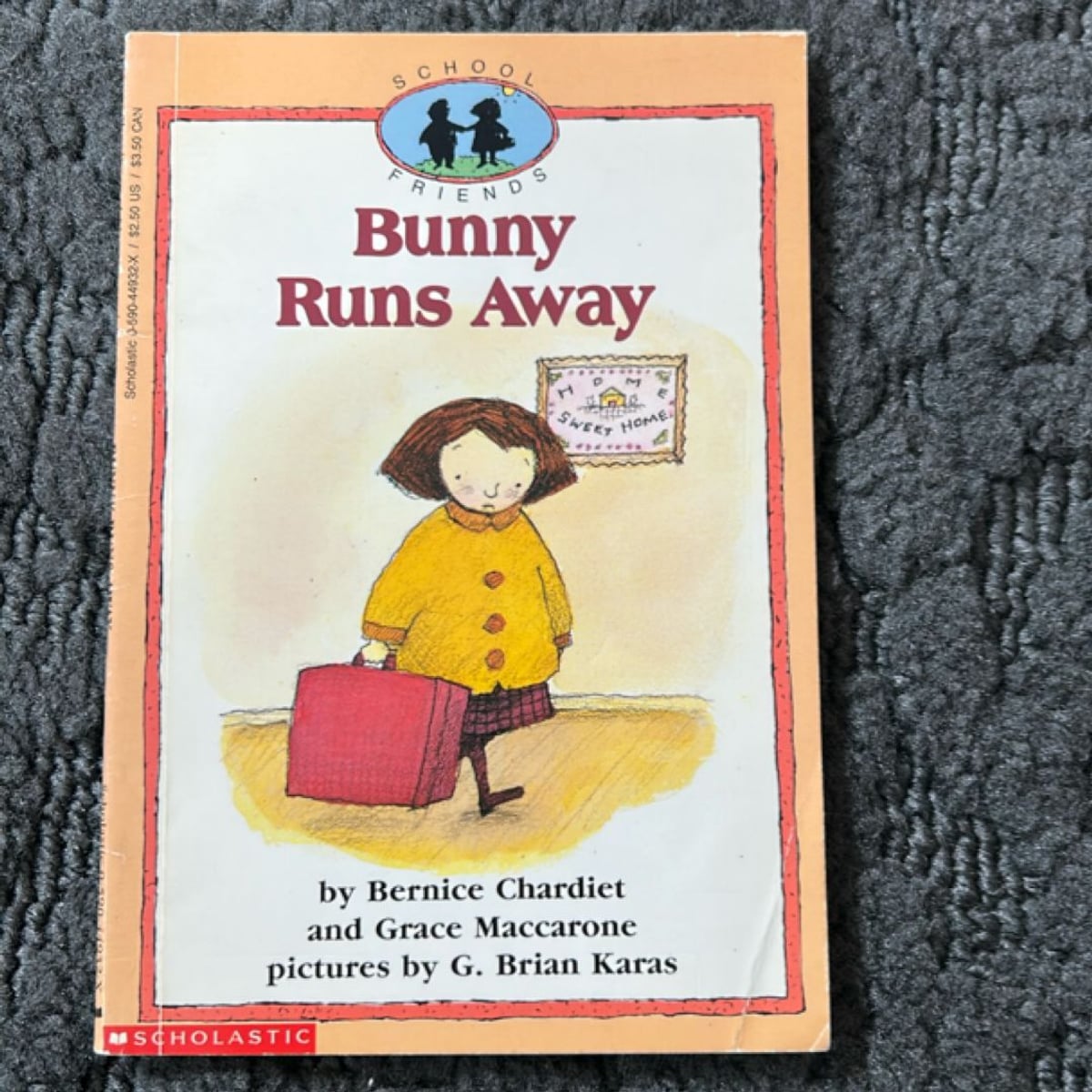 Bunny Runs Away by Bernice Chardiet, Grace Maccarone