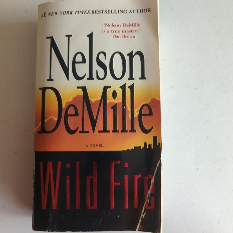 Nelson DeMille paperbacks X 3: Gold Coast, Gate House, Wild Fireoi