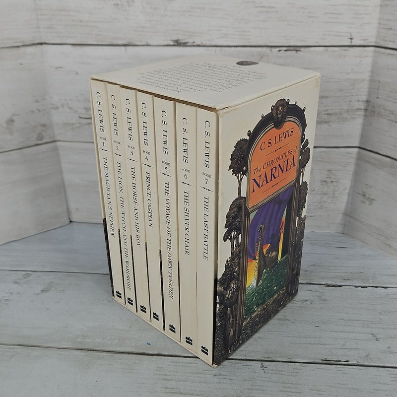 The Chronicles of Narnia Rack Paperback 7-Book Box Set
